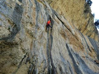 Rodellar Bisagra tufa climbing