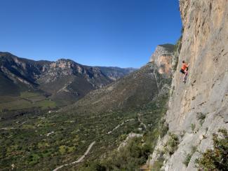 Leonidio Hot Rock, climbing